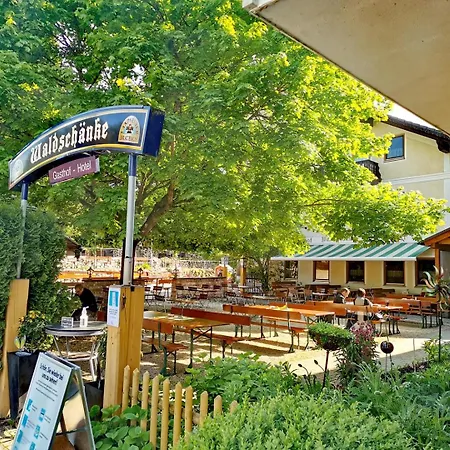 Land-gut-hotel Waldschaenke 호텔