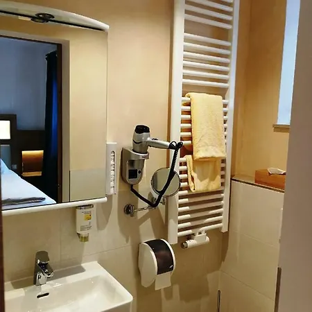 Land-gut-hotel Waldschaenke 호텔 2*