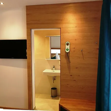 Land-gut-hotel Waldschaenke 호텔 2*